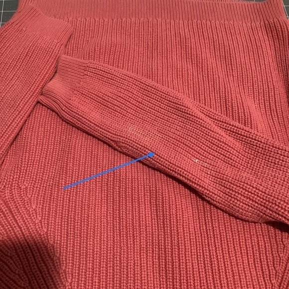 Chunky Cable Knit Sweater Coral Coast Salmon with FLAW - Picture 13 of 14